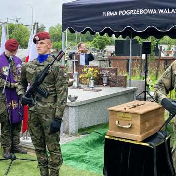 [WIDEO] Ekshumowany Jan Kowalski spoczął na Cmentarzu Starym w Radomsku