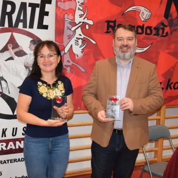 Karatecy na tatami na turnieju w Radomsku