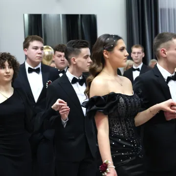 Studniówka uczniów „Drzewniaka” w Kobielach Wielkich