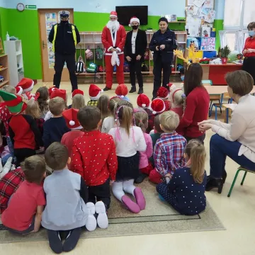 Odblaski od Świętego Mikołaja i policjantów