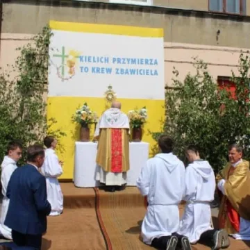 Procesje przemierzyły ulice