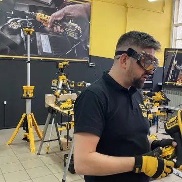 Akademia DeWalt w „Mechaniku”. Prestiżowy program tylko dla 10 szkół w kraju