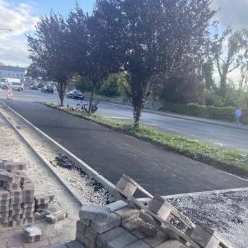 Radomsko: ścieżki rowerowe w budowie, prace jeszcze trwają