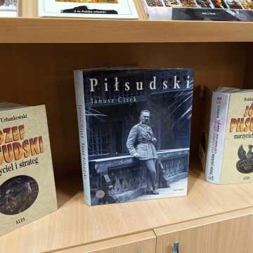 Wystawa „Listopadowe dni - 1918”  dostępna w Miejskiej Bibliotece Publicznej w Radomsku