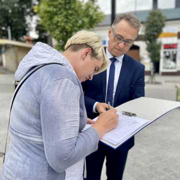 Koalicja Obywatelska w Radomsku zbiera podpisy pod projektem dotyczącym renty socjalnej