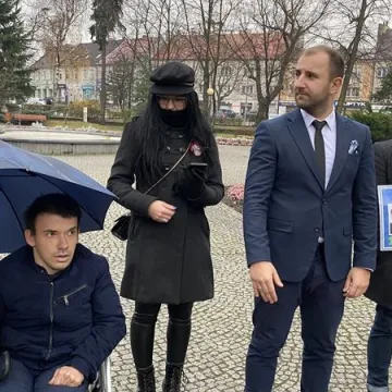 Konfederacja: samorząd Radomska robi skok na kasę