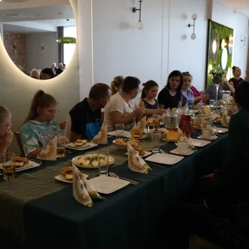 Świąteczne serca otwarte dla innych. Spotkanie PCK w Oranżerii