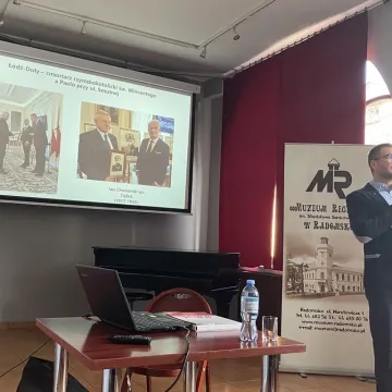 [WIDEO] Poszukiwania szczątków kapitana Stanisława Sojczyńskiego-Warszyca. Wykład dr Krzysztofa Latochy w Muzeum Regionalnym w Radomsku