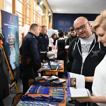 43 wystawców, setki możliwości. Targi edukacyjne w II LO Radomsko
