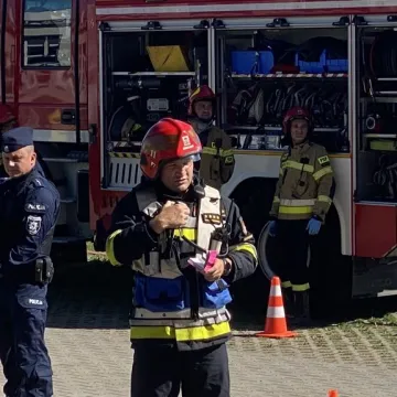 Ewakuacja ZSP 1 w Radomsku. Był pożar, strzały i osoby ranne