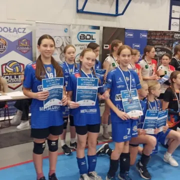 Minisiatkówka w miejskiej hali Akademii Volley Radomsko
