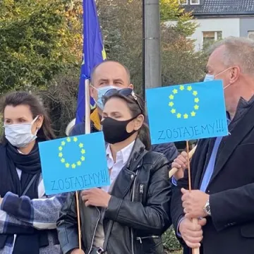 Prounijna manifestacja w Radomsku: „Zostajemy”, „Zostajemy”!