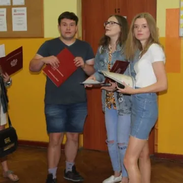 Uczniowie odebrali świadectwa i wyniki matur