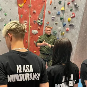 Uczniowie klas mundurowych z Radomska uczestniczyli w manewrach WOT