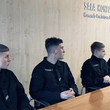 Uczniowie „mechanika” z wizytą w KPP w Radomsku