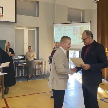 Najlepsi z najlepszych. Uczniowie  nagrodzeni stypendiami prezydenta