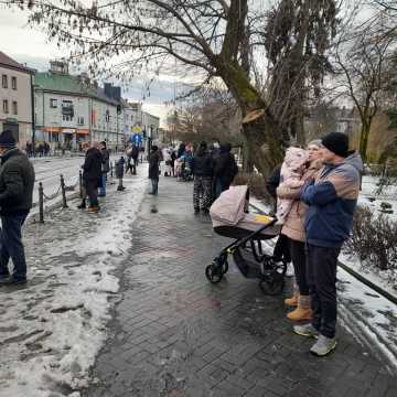 [WIDEO] Orszak Trzech Króli 2025 w Radomsku. „Kłaniajcie się królowie!”