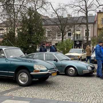 Parada zabytkowych pojazdów w Radomsku – święto miłośników klasycznej motoryzacji