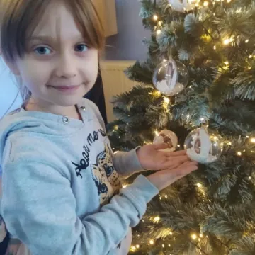 Dzieci z „zerówki” w PSP 8 robiły bożonarodzeniowe ozdoby