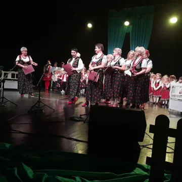 [WIDEO] Krakowiak, śpiewy ludowe. Wyjątkowy Dzień Babci i Dziadka w Radomsku