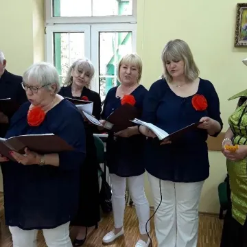 „Serce Matki’. Koncert dla pensjonariuszy Domu Pomocy Społecznej w Radomsku