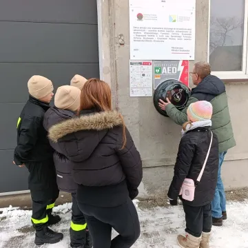 AED już dostępny na budynku OSP Pławno