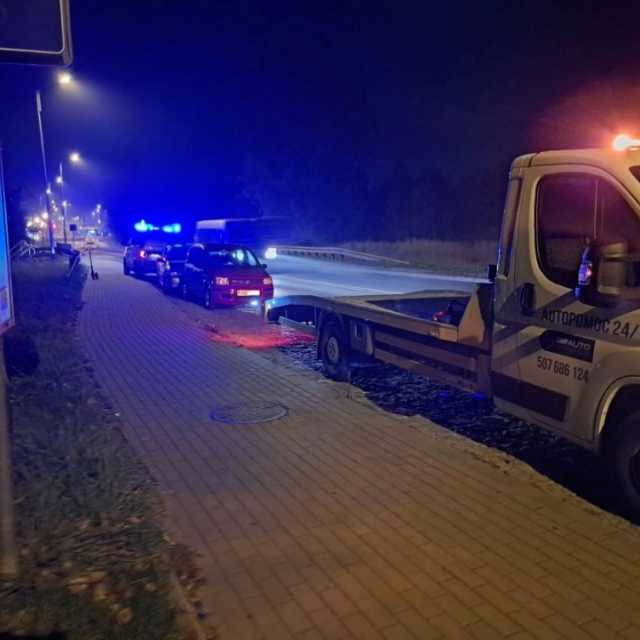 Na wiadukcie w Radomsku zderzenie dwóch samochodów