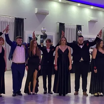 Szampańska zabawa studniówkowa ZSE w Radomsku