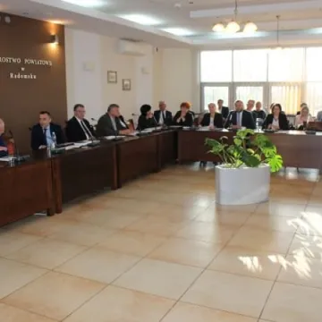 Apel Rady Powiatu Radomszczańskiego do ministrów edukacji, finansów i inwestycji