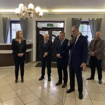 W Radomsku znów zasiedli do wspólnej Wigilii. 150 osób przy jednym stole