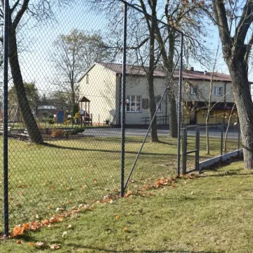 Nowe ogrodzenie przy świetlicy wiejskiej w Barczkowicach