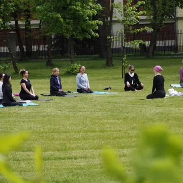 Mamy ćwiczyły jogę