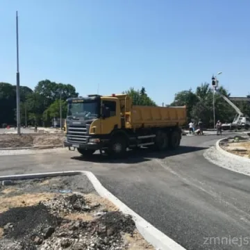 Budowa ronda na finiszu