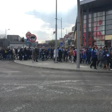 Pochód ulicami miasta - VII Radomszczańskie Dni Autyzmu