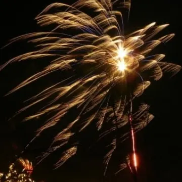 Noworoczne fajerweki na placu 3 Maja