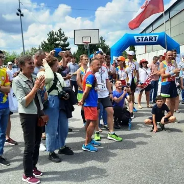 Ponad setka biegaczy stanęła na starcie biegu ulicznego w Radomsku