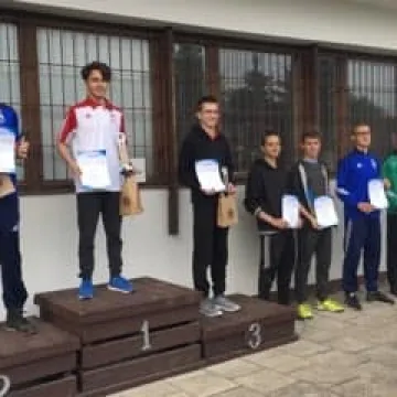 Zawodnicy „10-ki” na podium