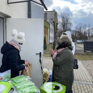 Oddali puszki, otrzymali sadzonki