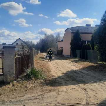 Strażacy z OSP Sucha Wieś zbierali złom. Kasa ze sprzedaży pomoże w zakupie sprzętu ratowniczo-gaśniczego