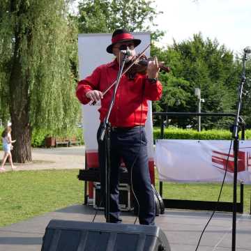 Niedzielny koncert kapel w Parku Świętojańskim w Radomsku
