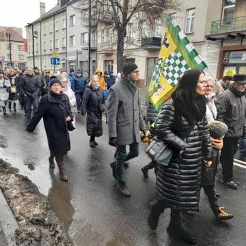 [WIDEO] Orszak Trzech Króli 2025 w Radomsku. „Kłaniajcie się królowie!”