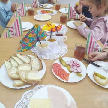 Dzieci z PSP nr 8 w Radomsku wiedzą, że „Śniadanie daje moc”