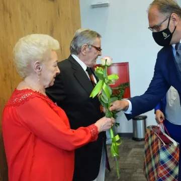 „Złoci” małżonkowie odznaczeni medalami