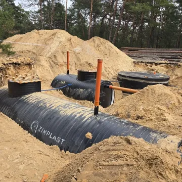 Postęp prac przy budowie tężni solankowych i ścieżek na Wrzoskach w Kamieńsku