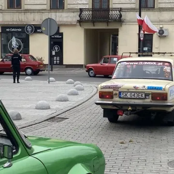 Zabytkowe pojazdy przejechały ulicami Radomska