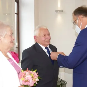 Złoci Małżonkowie uhonorowani medalami