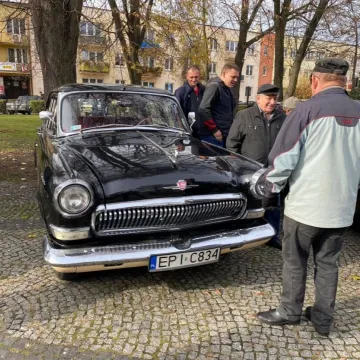 Centrum Radomska w zabytkowych samochodach