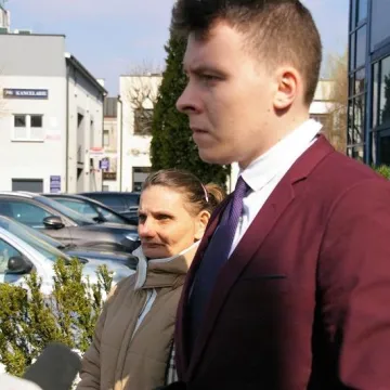 Decyzja o odebraniu matce 11 dzieci wciąż w mocy. Sąd odroczył rozprawę