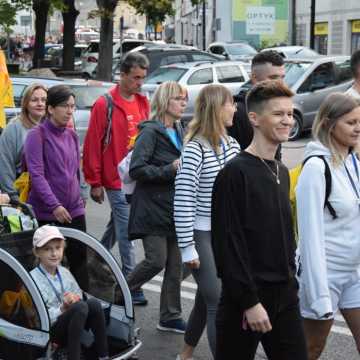 Podróż wiary. Pielgrzymi z Radomska w drodze na Jasną Górę