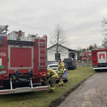 Lefranów. Pożar budynku gospodarczego opanowany przez strażaków